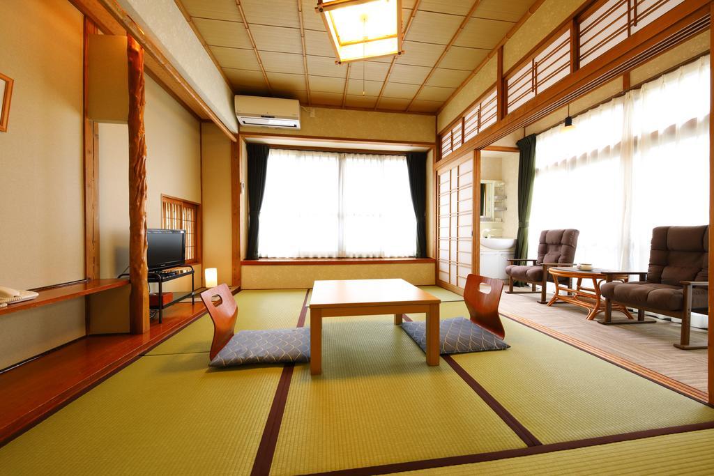Ryokan Izumoya Юфу Екстер'єр фото